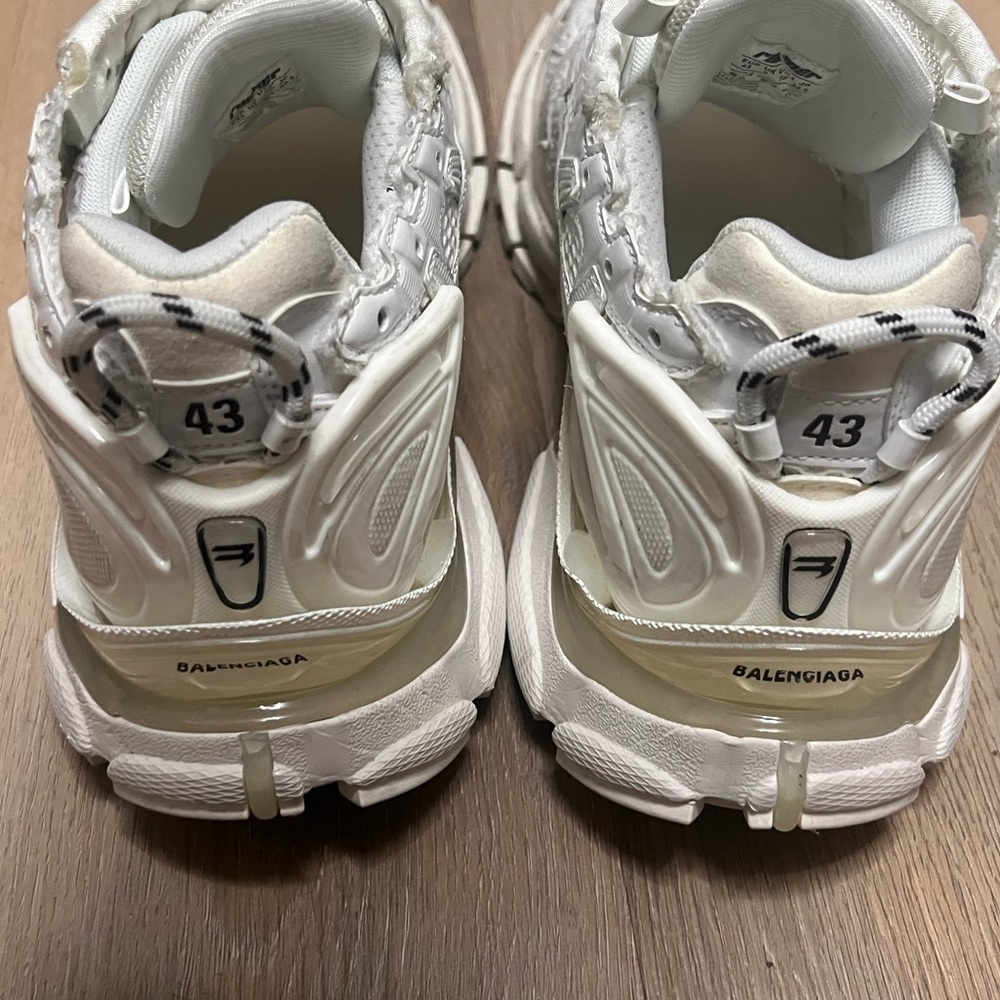 Balenciaga Runner Sneaker Triple White - Picture 5 of 7